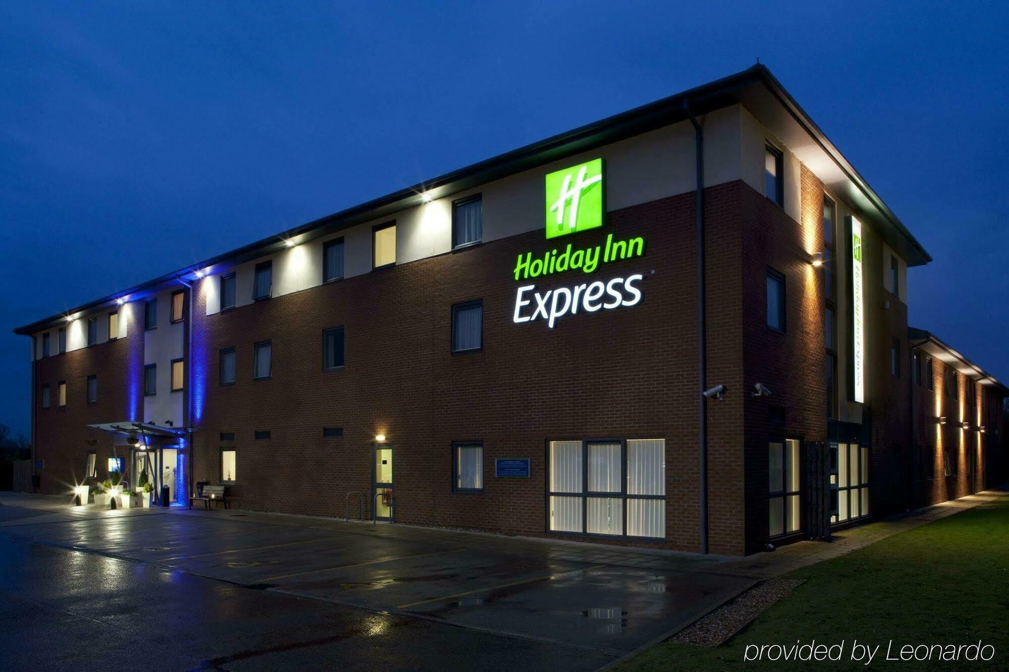 Holiday Inn Express Bedford, An Ihg Hotel Extérieur photo
